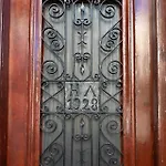 Era Of Elegance: 1928 Classic Dwelling Τρίπολη
