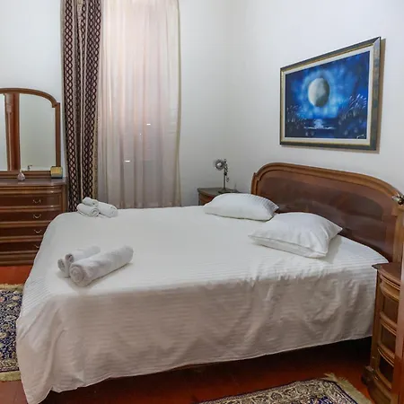 Era Of Elegance: 1928 Classic Dwelling アパート *