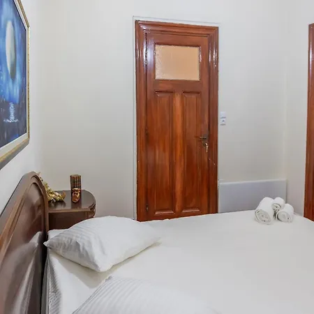 Era Of Elegance: 1928 Classic Dwelling *