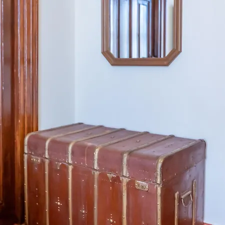 Era Of Elegance: 1928 Classic Dwelling Daire *