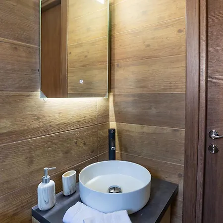 Era Of Elegance: 1928 Classic Dwelling Daire Trablus