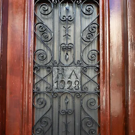 Era Of Elegance: 1928 Classic Dwelling Trablus