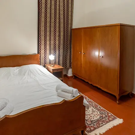 Apartment Era Of Elegance: 1928 Classic Dwelling