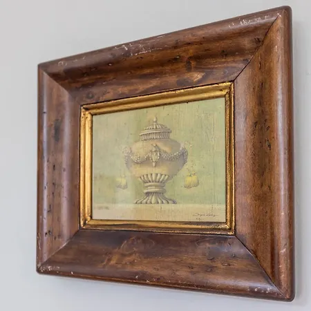 Era Of Elegance: 1928 Classic Dwelling Apartment