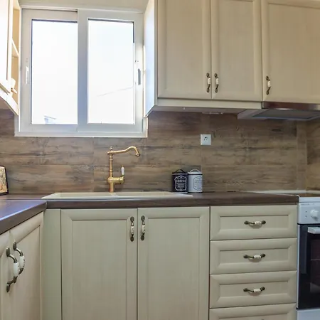 Era Of Elegance: 1928 Classic Dwelling