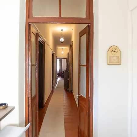 Era Of Elegance: 1928 Classic Dwelling Apartment *