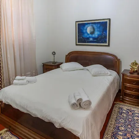 Era Of Elegance: 1928 Classic Dwelling Apartment Tripoli