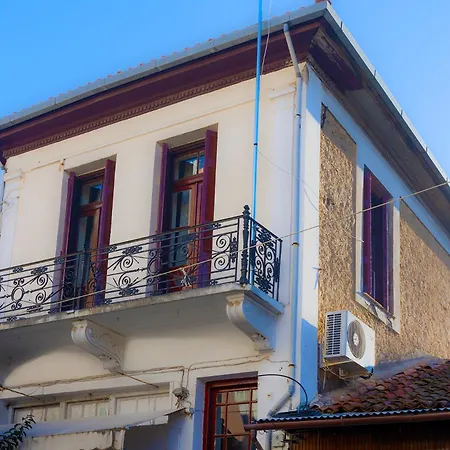 Apartment Era Of Elegance: 1928 Classic Dwelling *
