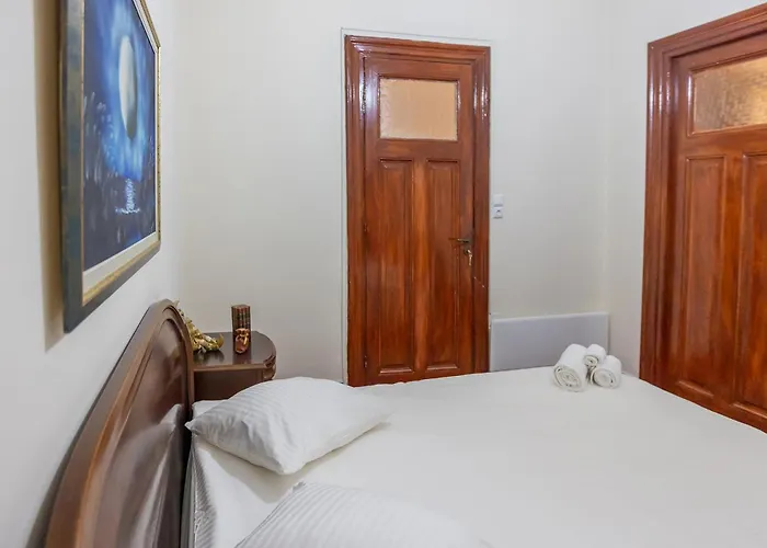 Era Of Elegance: 1928 Classic Dwelling *