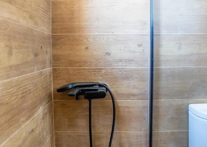 Era Of Elegance: 1928 Classic Dwelling トリポリス