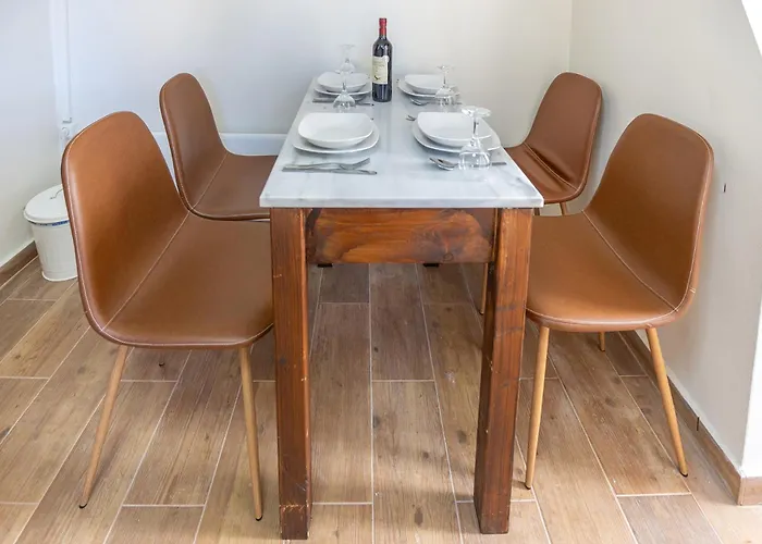 Era Of Elegance: 1928 Classic Dwelling トリポリス