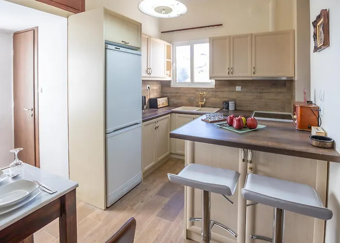 Era Of Elegance: 1928 Classic Dwelling *