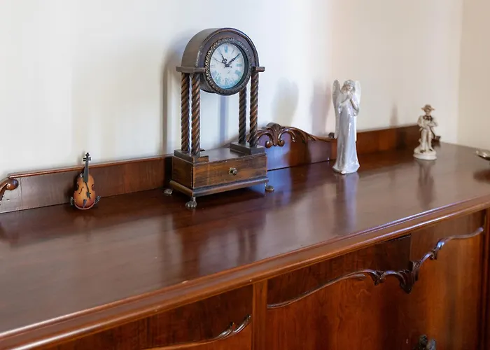 Era Of Elegance: 1928 Classic Dwelling トリポリス